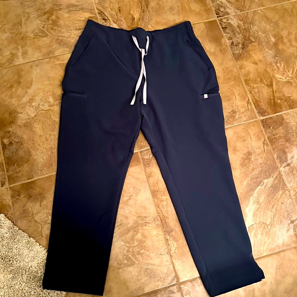 Figs evans scrub pants. Dark harbour. Petite X-Large.